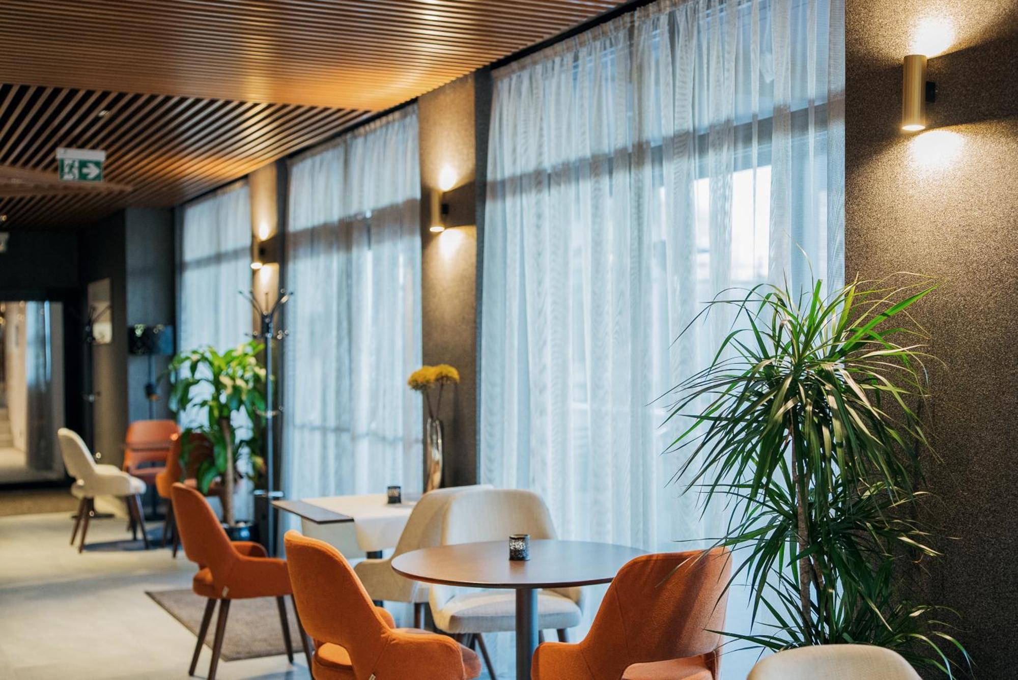 Bordur Wellness Hotel Superior Es Szonyegmuzeum Bekesszentandras Ngoại thất bức ảnh