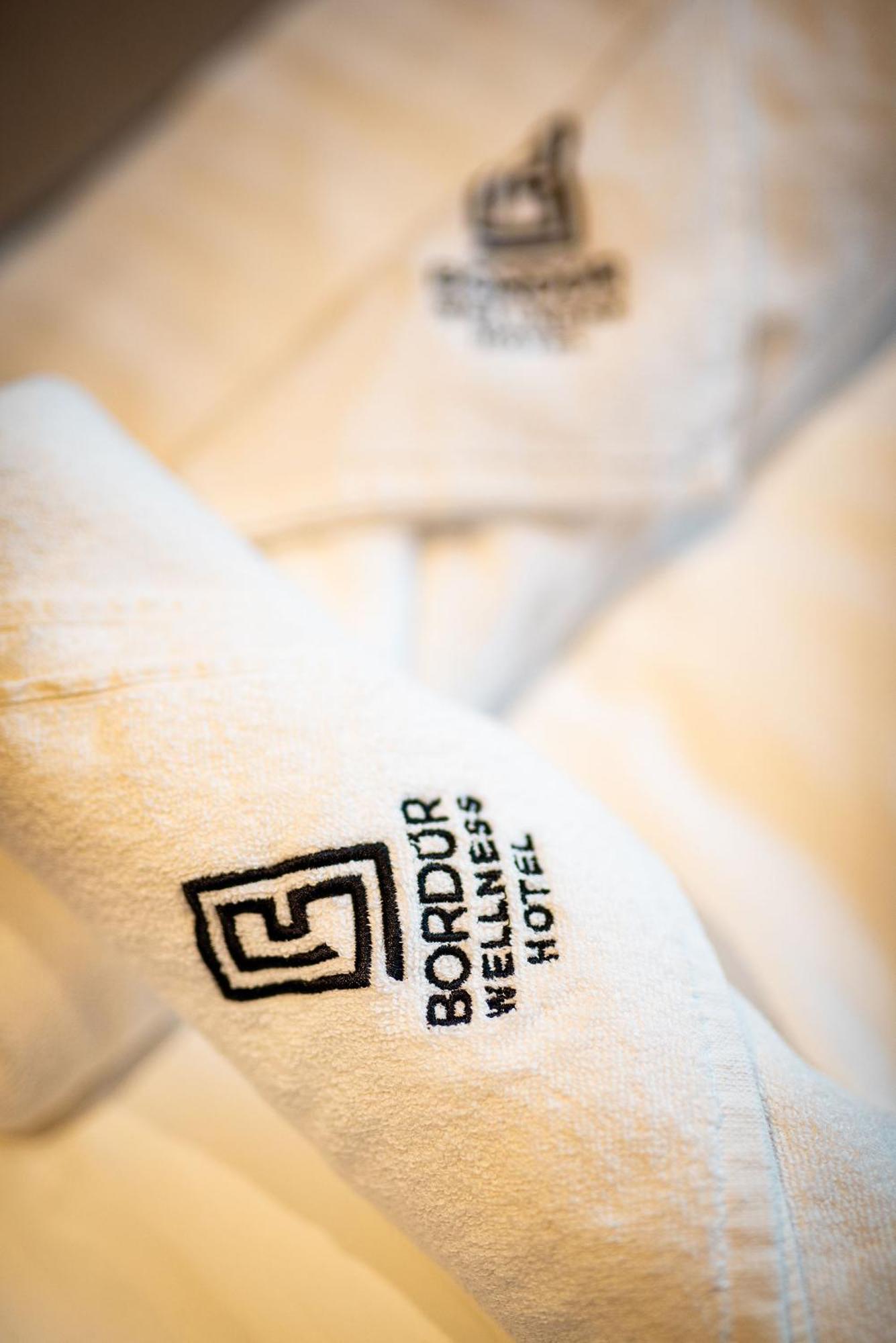 Bordur Wellness Hotel Superior Es Szonyegmuzeum Bekesszentandras Ngoại thất bức ảnh