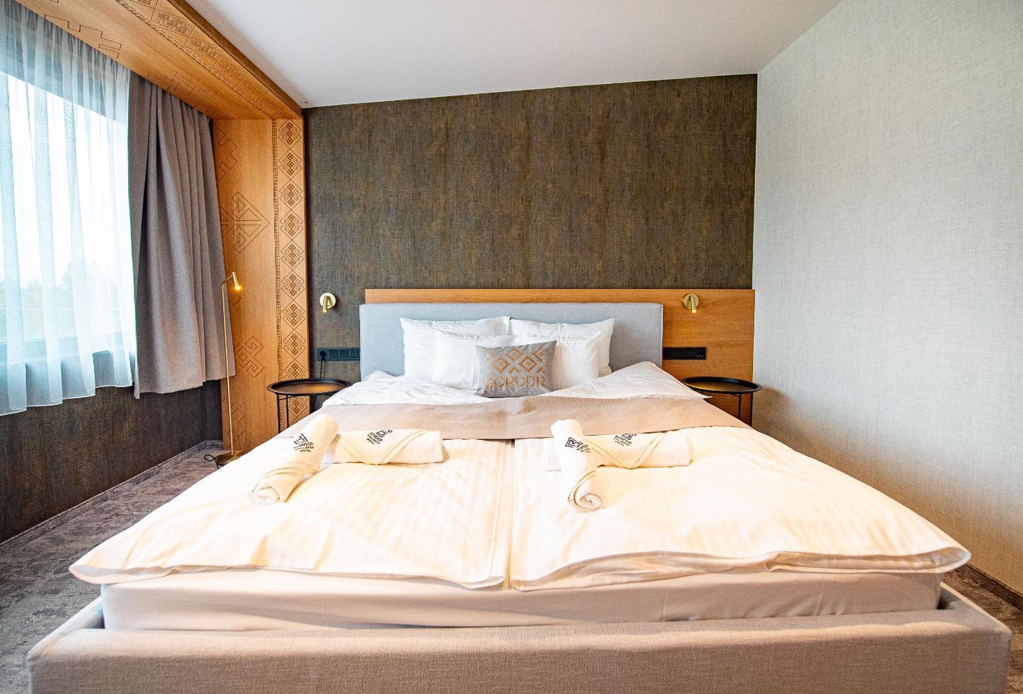 Bordur Wellness Hotel Superior Es Szonyegmuzeum Bekesszentandras Ngoại thất bức ảnh