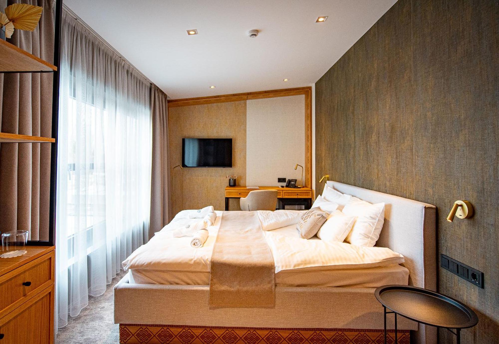 Bordur Wellness Hotel Superior Es Szonyegmuzeum Bekesszentandras Ngoại thất bức ảnh