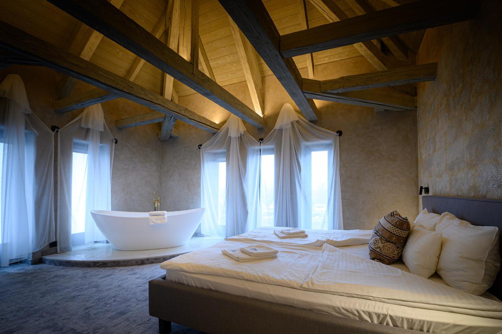 Bordur Wellness Hotel Superior Es Szonyegmuzeum Bekesszentandras Ngoại thất bức ảnh
