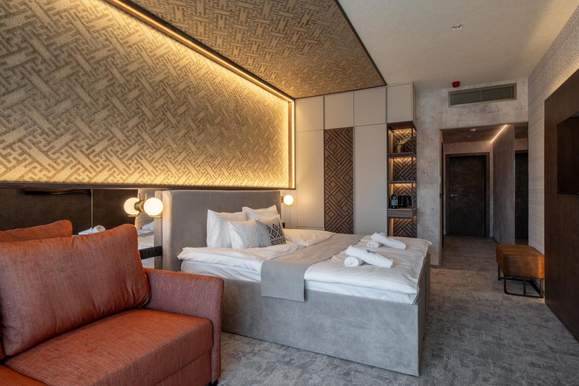Bordur Wellness Hotel Superior Es Szonyegmuzeum Bekesszentandras Ngoại thất bức ảnh